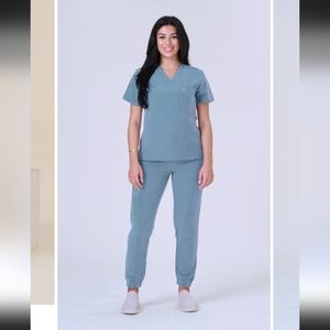 bundle scrub set (2x astra top + bottoms)